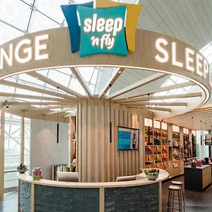 Sleep 'n Fly Sleep Lounge, B-gates Terminal 3 - Transit Only Hotel a capsule Dubai